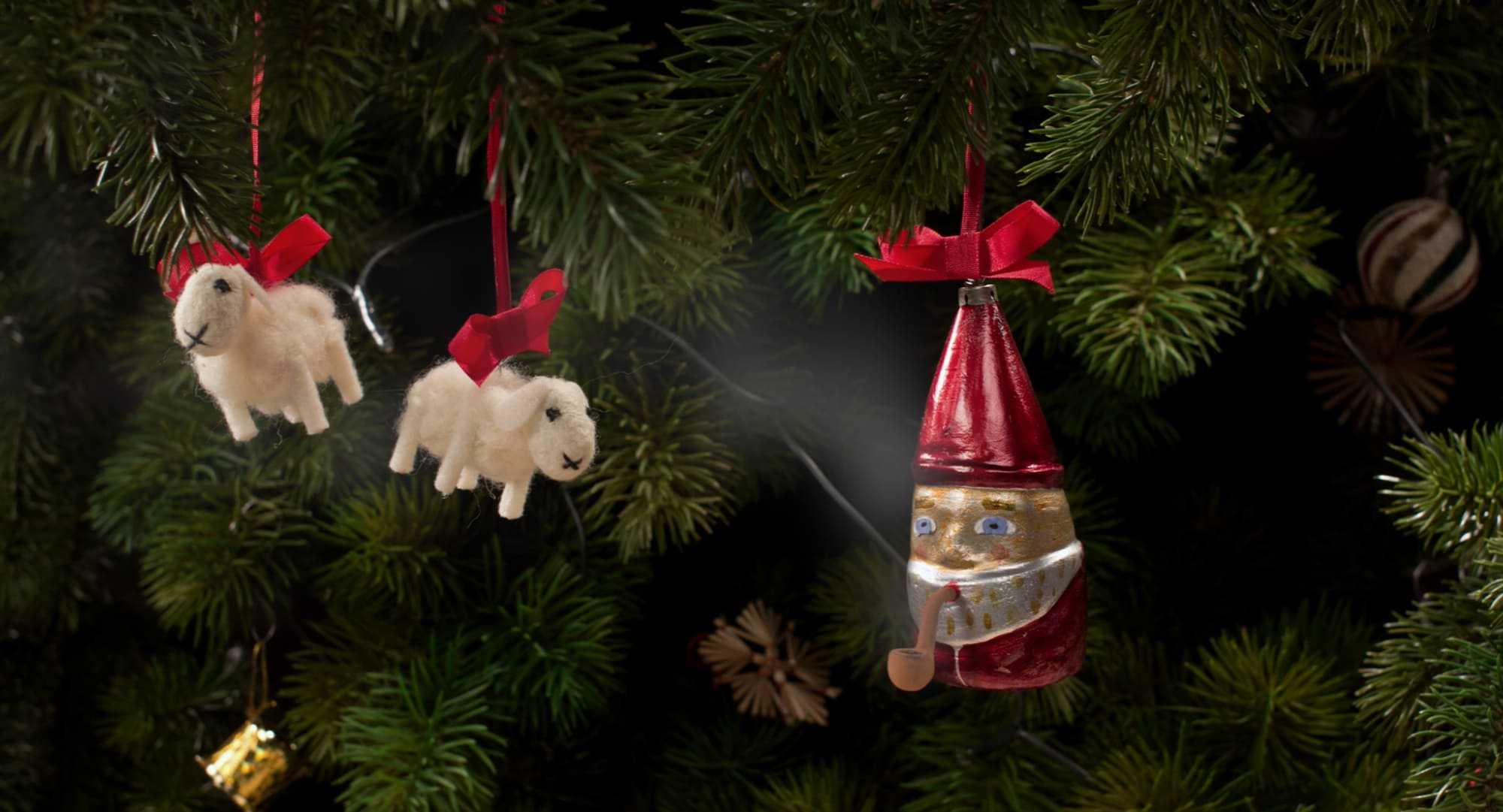 Figurine 'Il A Dit Oui' Pour Village De Noël - Marque Lemax - En Polyrésine - 7,3 Cm De Haut - Décoration De Noël Traditionnelle
